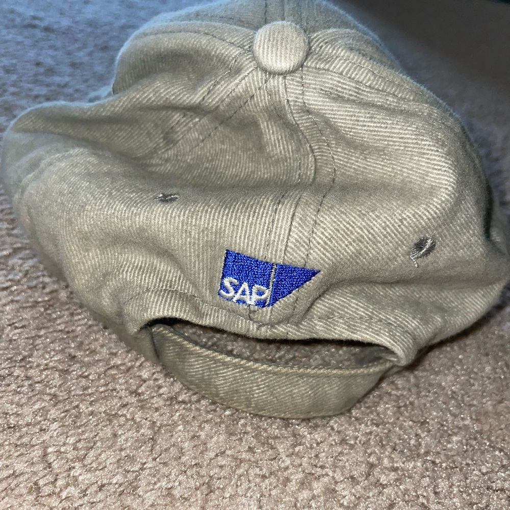 Gray Cap - Picture 4 of 6